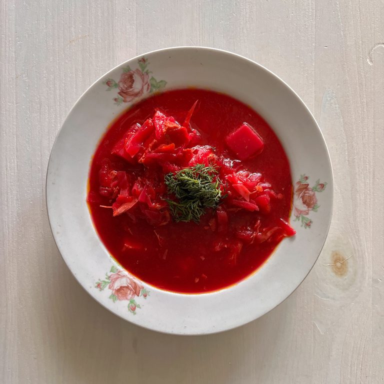 A bowl of borshch, served with sliced bread